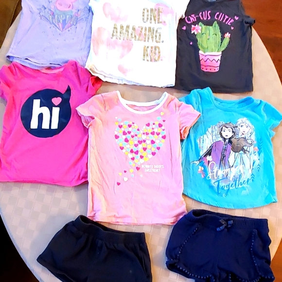 Girl's clothes - Picture 1 of 10